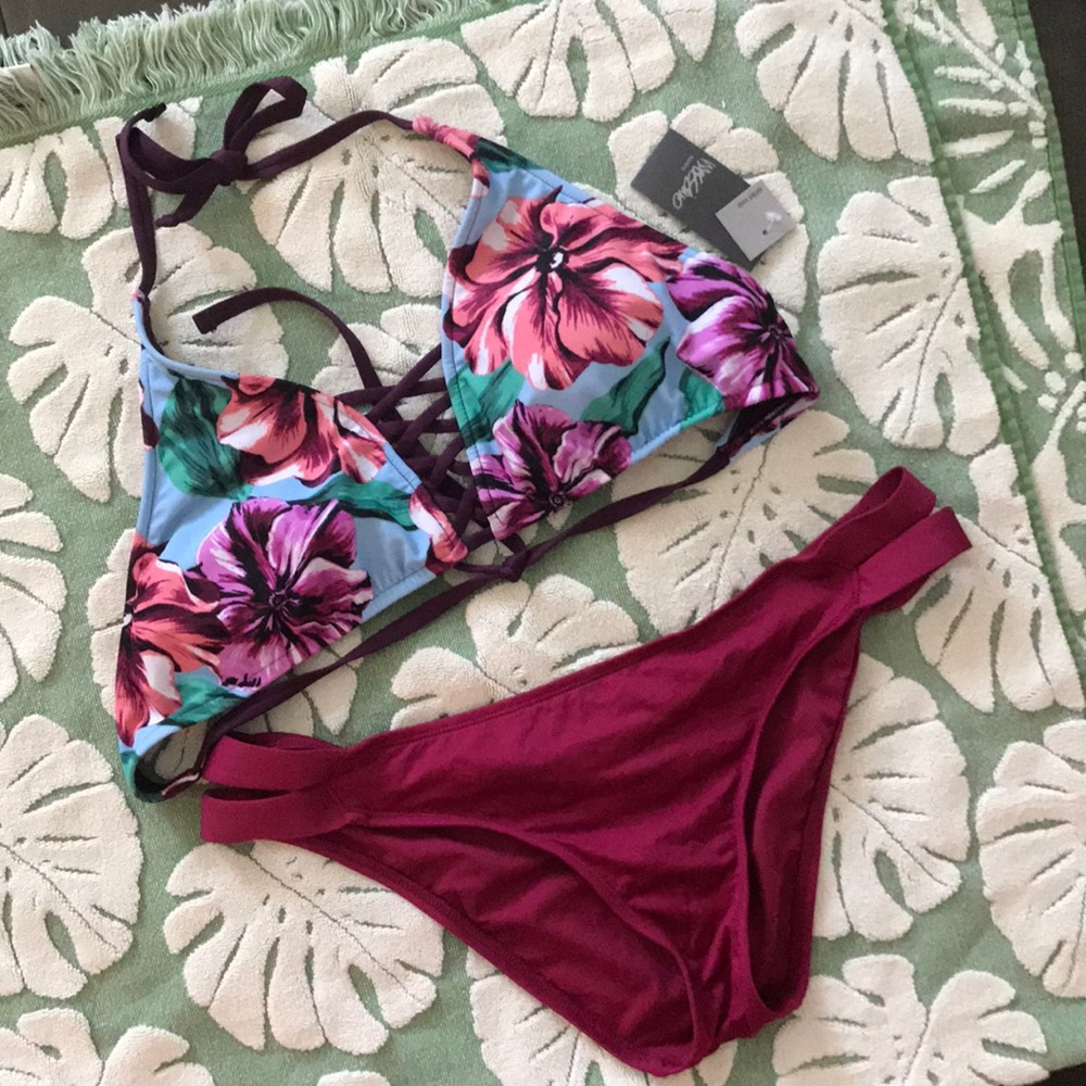 NWOT Dark pink bikini bottom